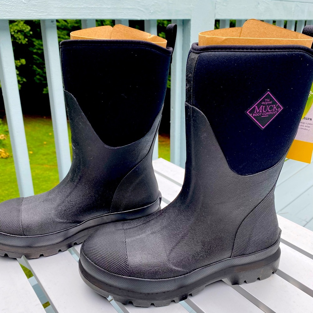 Muck Boot Women’s Chore Mid NIB size: 6